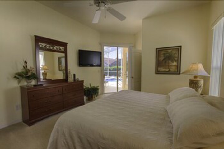 Room 12 of 18