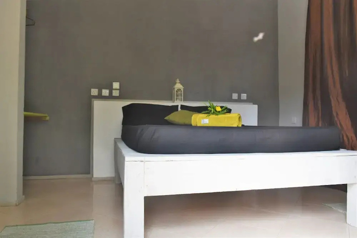Room 5 of 33