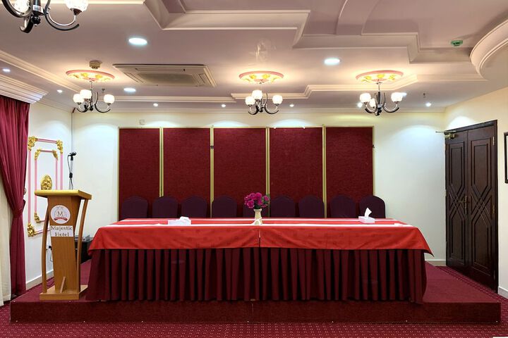 Business Center 28 of 28
