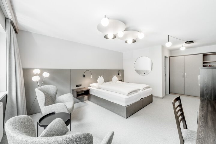 Room 15 of 106