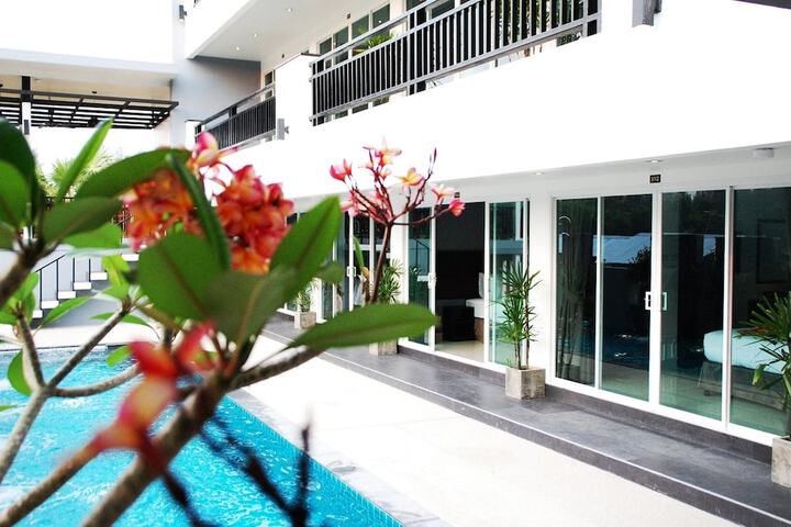 Hotel with Pool