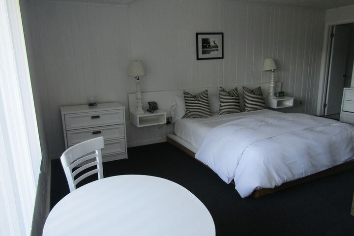 1 King Bed (1 of 7)