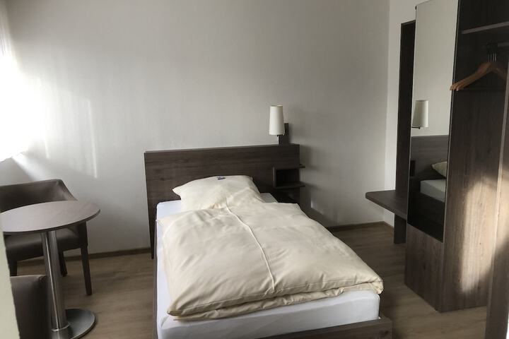 Room 13 of 92