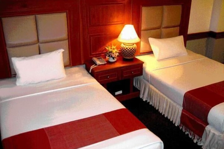 Room 16 of 36