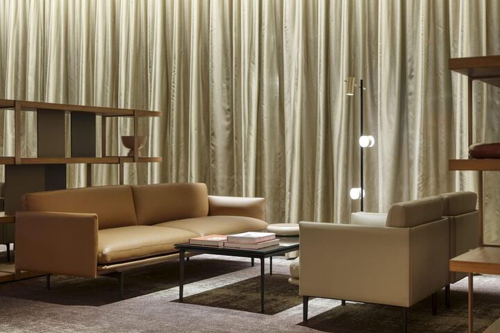 Lounge 94 of 98