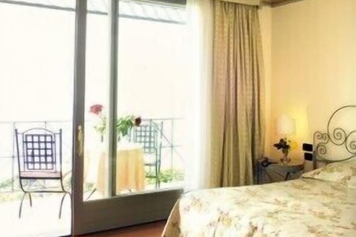 Room 2 of 87