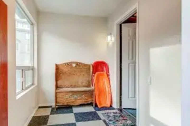 Room 8 of 12