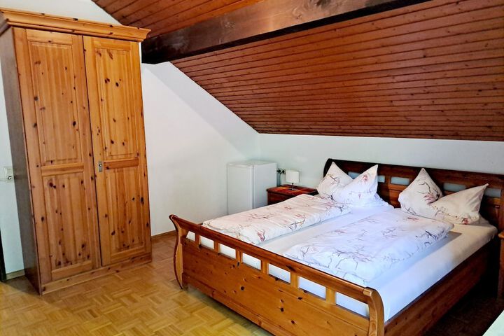 Room 13 of 19