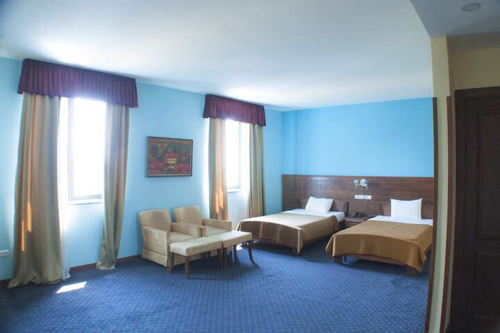 Room 7 of 76