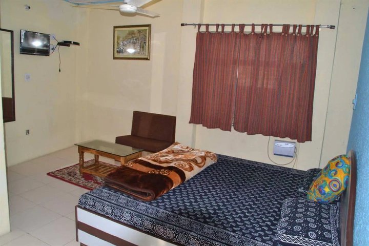 Room 4 of 16