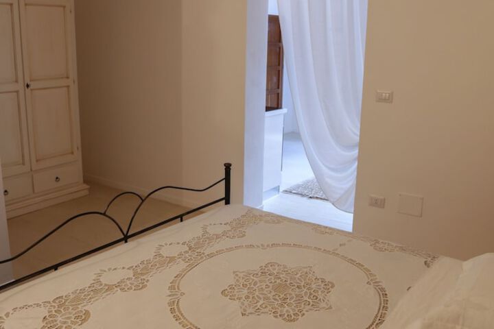 Room 13 of 35