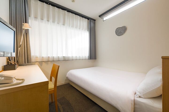 Room 5 of 15