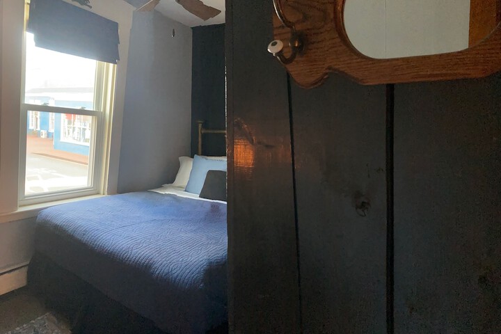Room 9 of 65