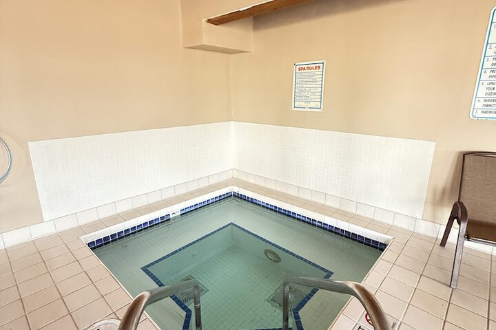 Indoor spa tub