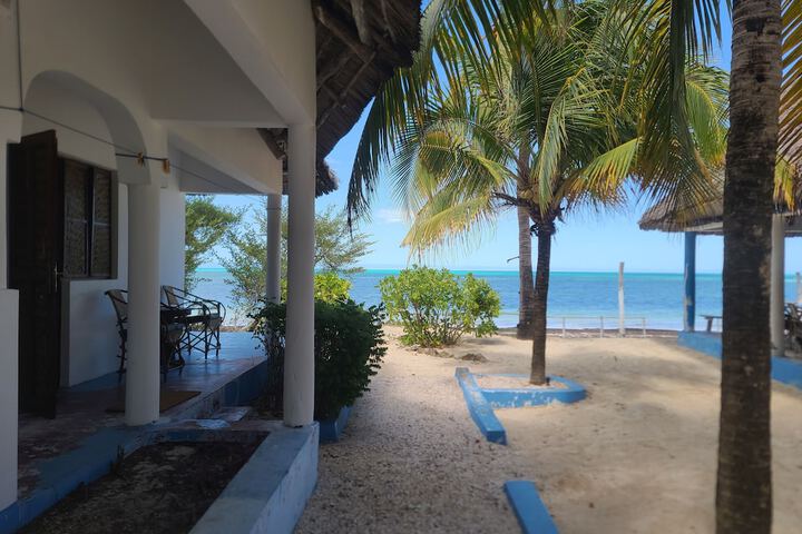 Oasis Beach Inn