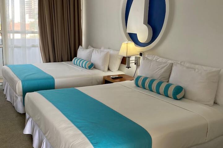 Room 13 of 77