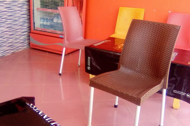 Lounge 37 of 69