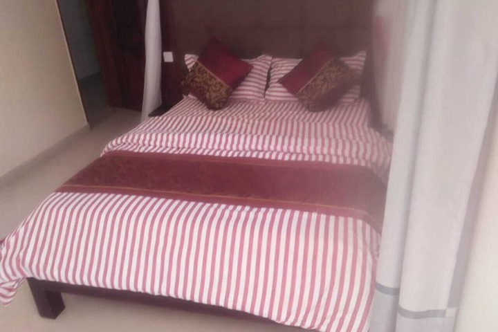 Room 10 of 28