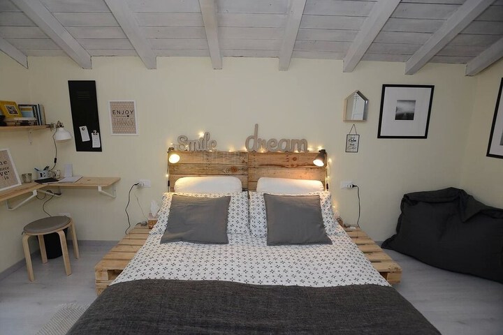 Room 8 of 33