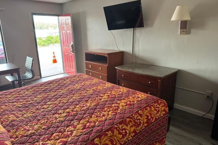 Room 4 of 10