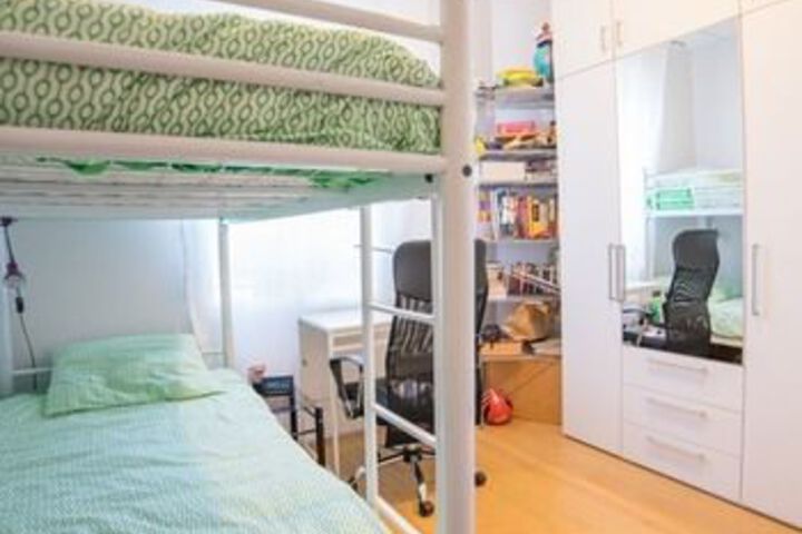 Room 5 of 10