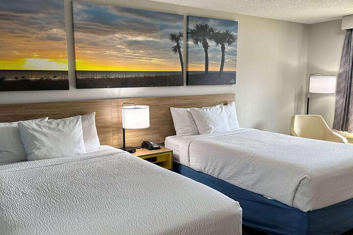 1 Double Bed (2 of 6)