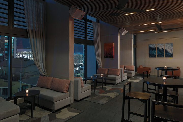Lounge 30 of 49