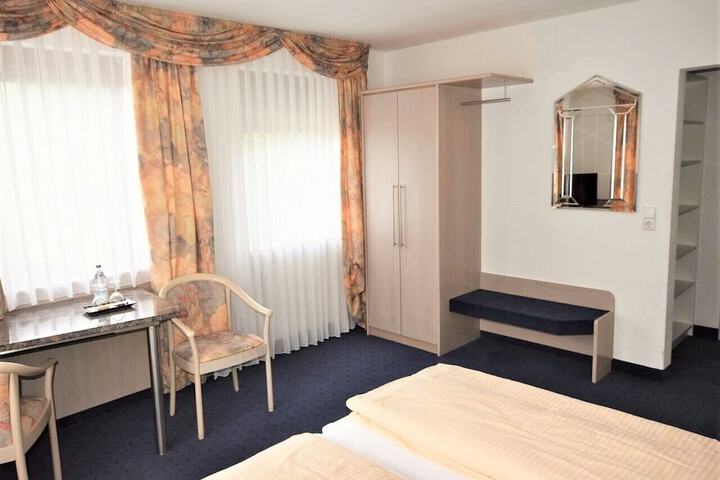 Room 2 of 34