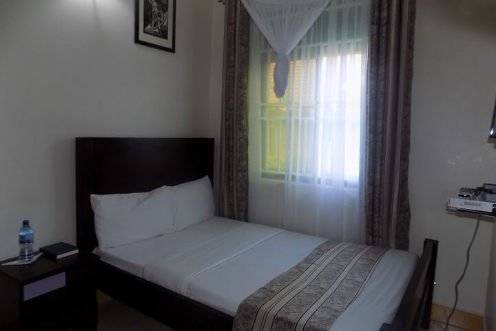 Room 2 of 29
