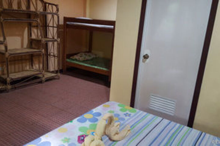 Room 13 of 28