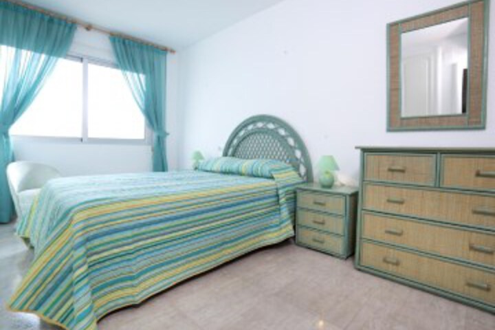 Room 4 of 10