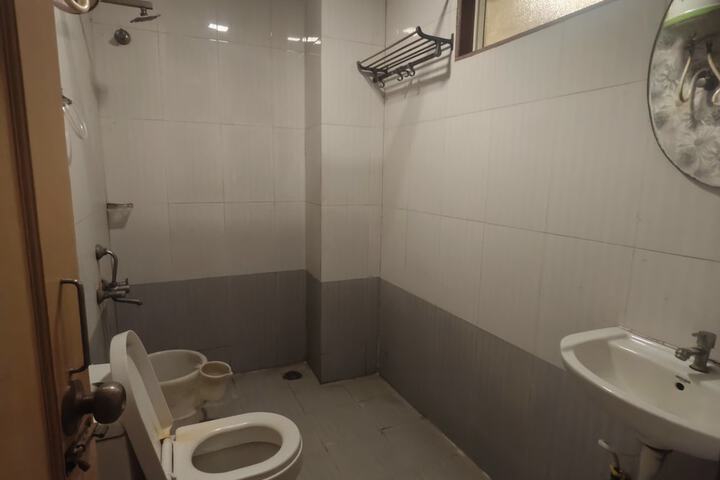 Room 12 of 17