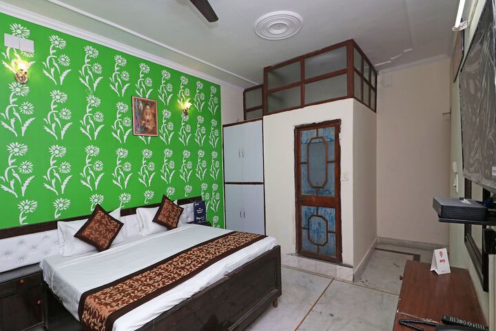 Room 7 of 25
