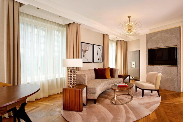 Room 43 of 152
