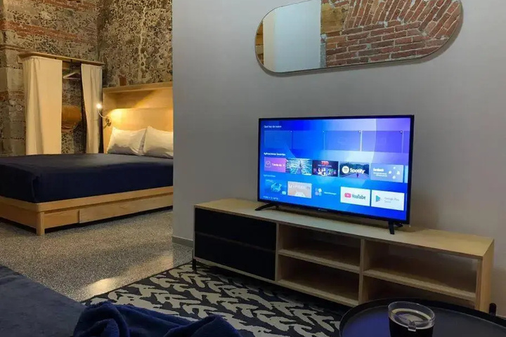 Room 2 of 8