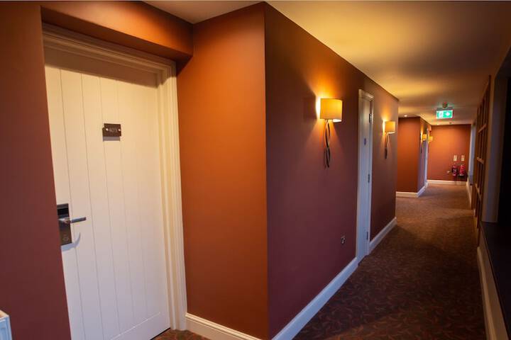 Ballroom/Hall 81 of 94