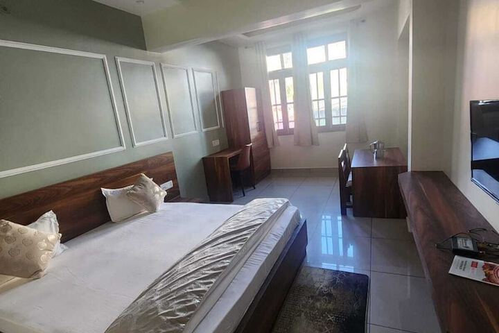 Room 4 of 14