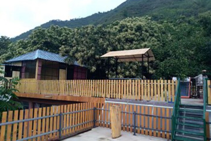 Exterior of R & R Lodge Waterside Great Wall