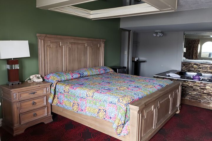 Room 6 of 13