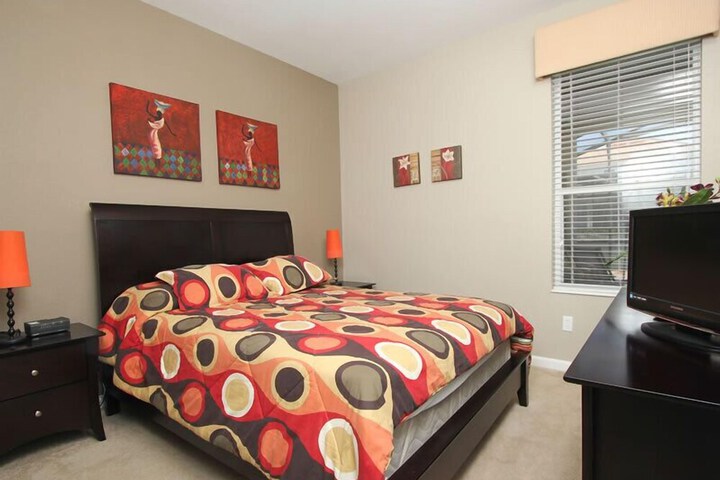 Room 4 of 30