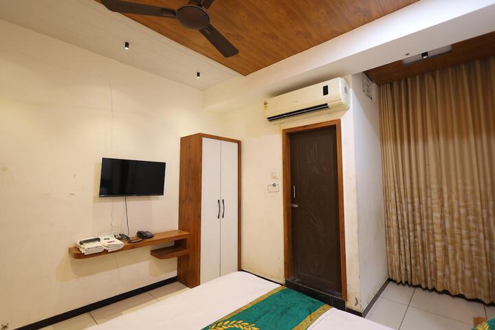 Room 16 of 38