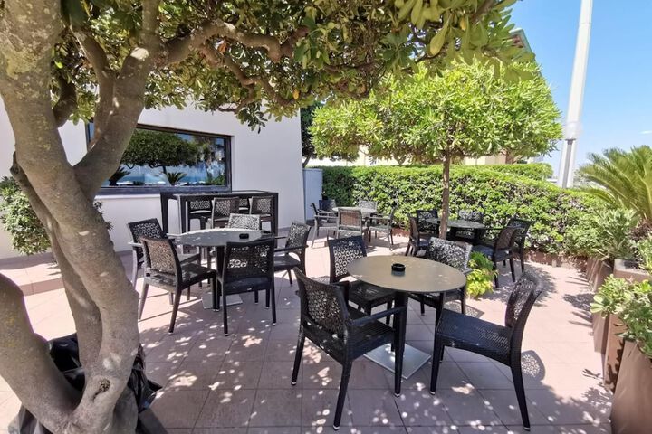 Terrace/Patio 12 of 38