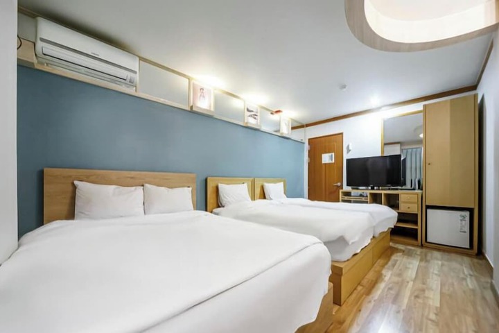 Room 20 of 39