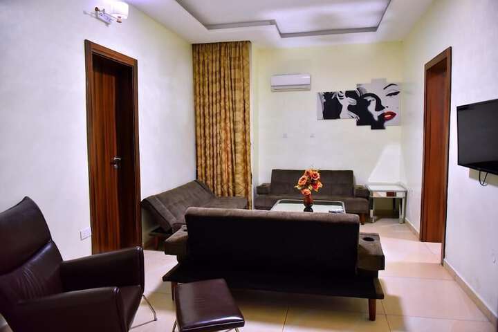Room 9 of 33