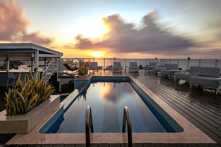 Sundeck 71 of 87