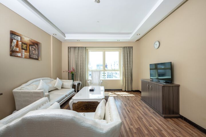 Room 4 of 16