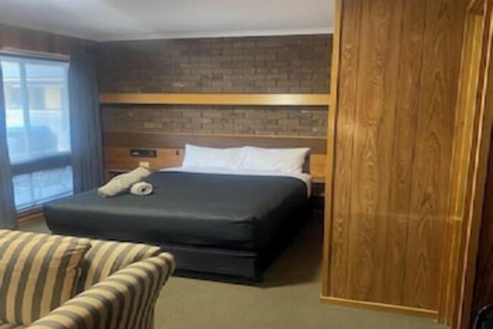 Room 28 of 75