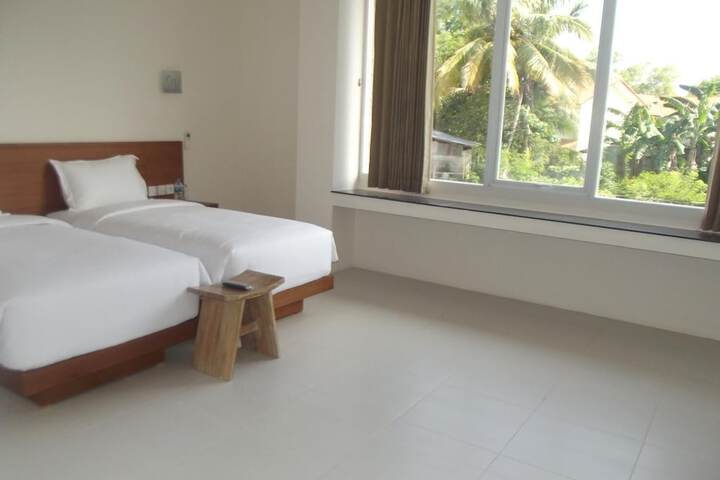 Room 12 of 30