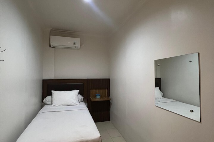 Room 9 of 20