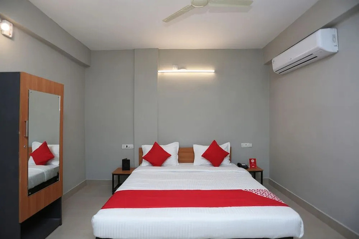 Room 5 of 12
